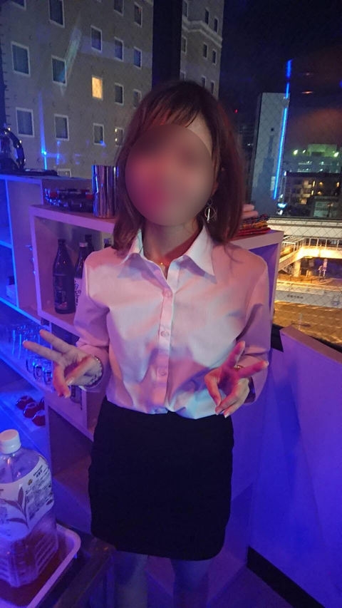ガールズバーの店員